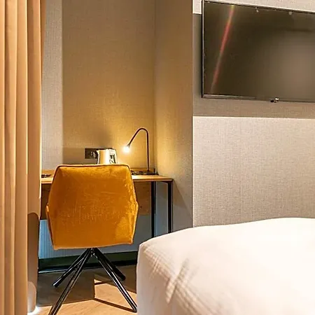 Distrikt Amsterdam Hotel 3*